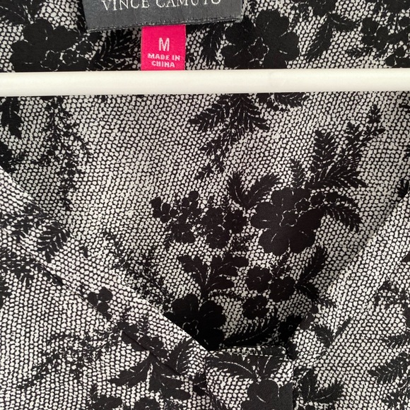 VINCE CAMUTO Floral LongSleeve tops. Medium - Picture 7 of 10